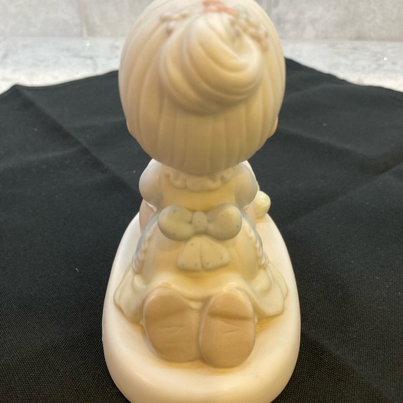 Precious Moments “Grandma’s Prayer”. 1987 Cedar Tree marking. - Picture 2 of 6